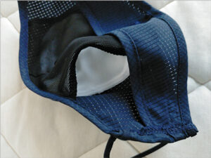 パールイズミ・ベンチレーションマスク・MSK-03にポケット挟み込み用生地を装着している様子